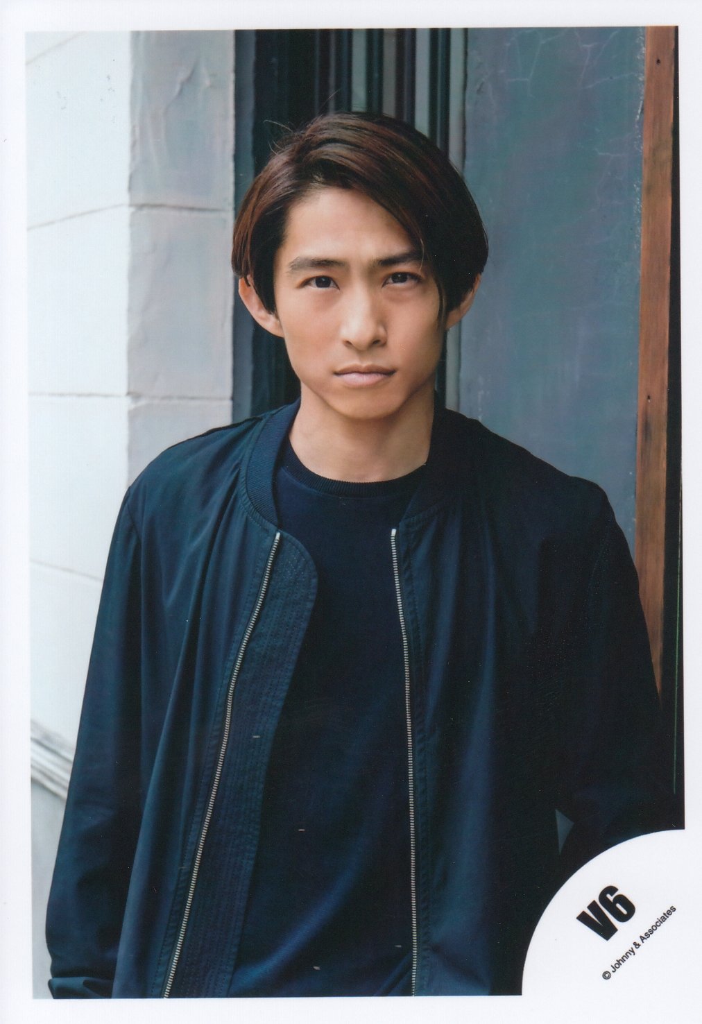 V6 三宅健　32枚　ジャニーズ公式写真 Amazon.co.jp: V6・【公式写真】・三宅健・JCロゴ・ジャニーズ